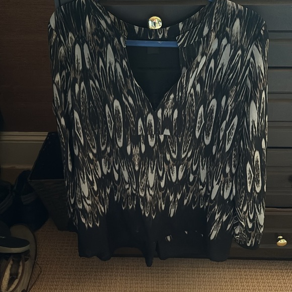 Miracle body large l tunic sheer lace in back with button to create flow hot - Picture 9 of 9